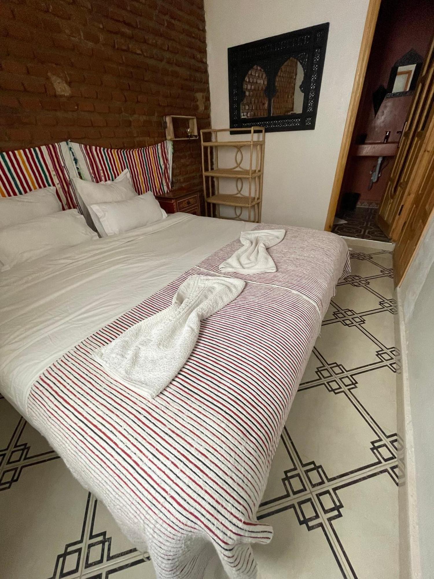 Dar El Hayet Hotel Tangier Bagian luar foto